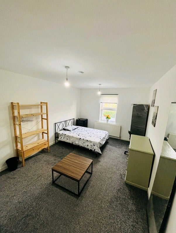 Photo 1: En-Suite available for £1105 (Available for couples)