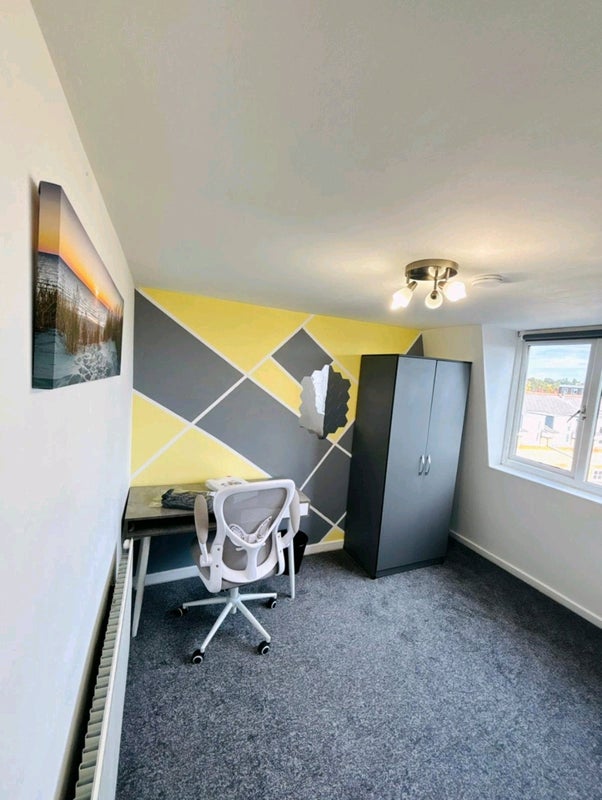 Photo 1: Double Bedroom (£950)