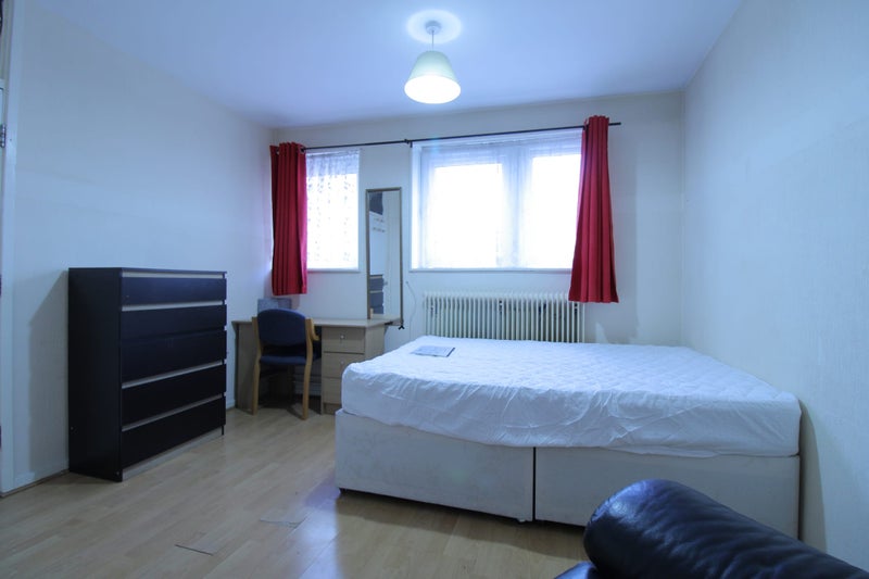 Photo 1: Room 1