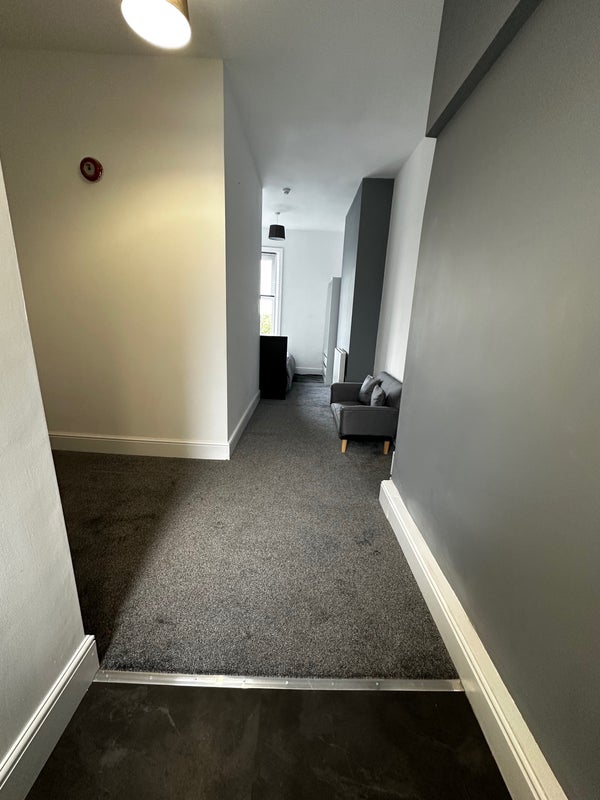 Photo 1: Studio Room