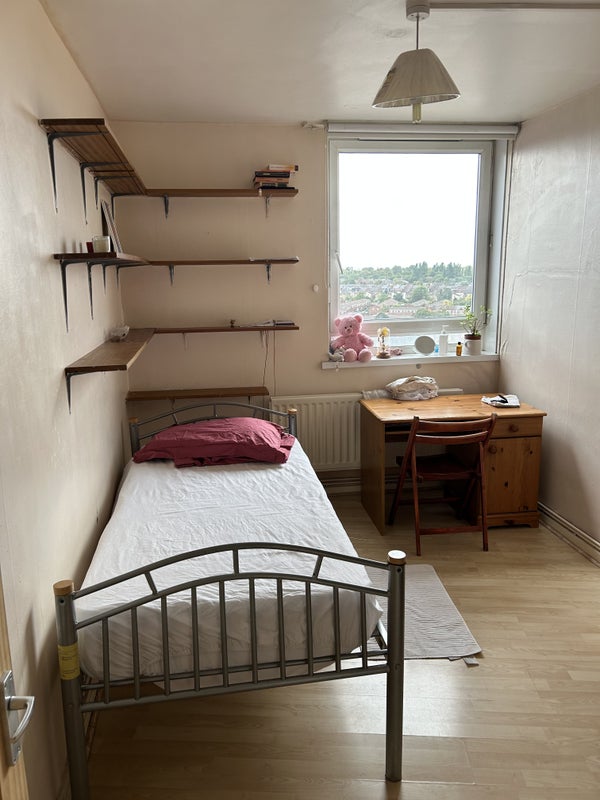 Photo 1: Room 1
