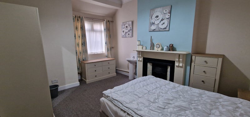 Photo 1: Bedroom