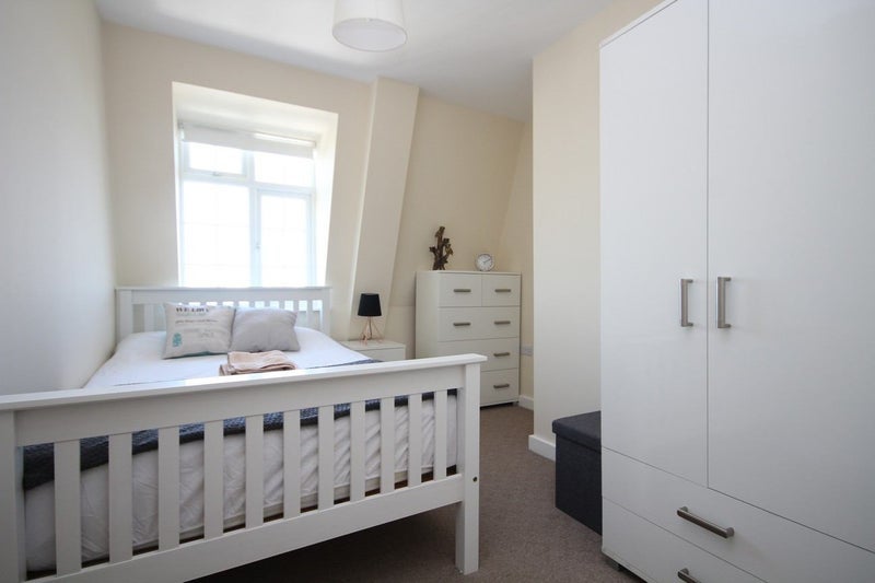 Photo 1: Room 3 available 09/11/25