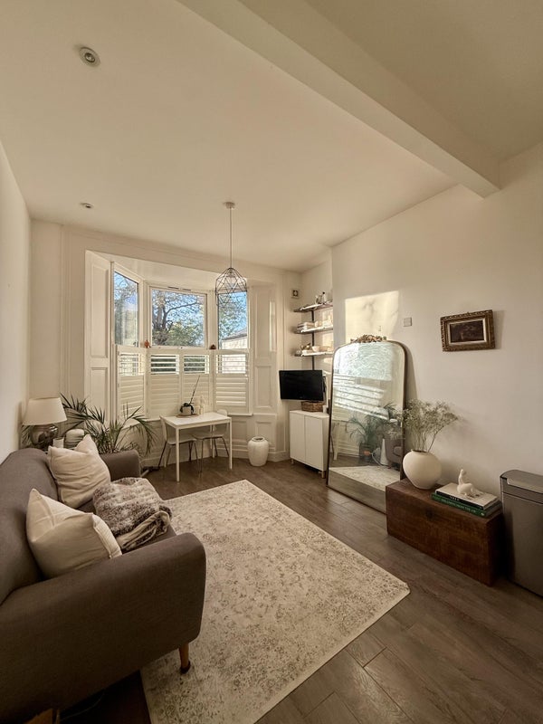 Photo 1: Living room