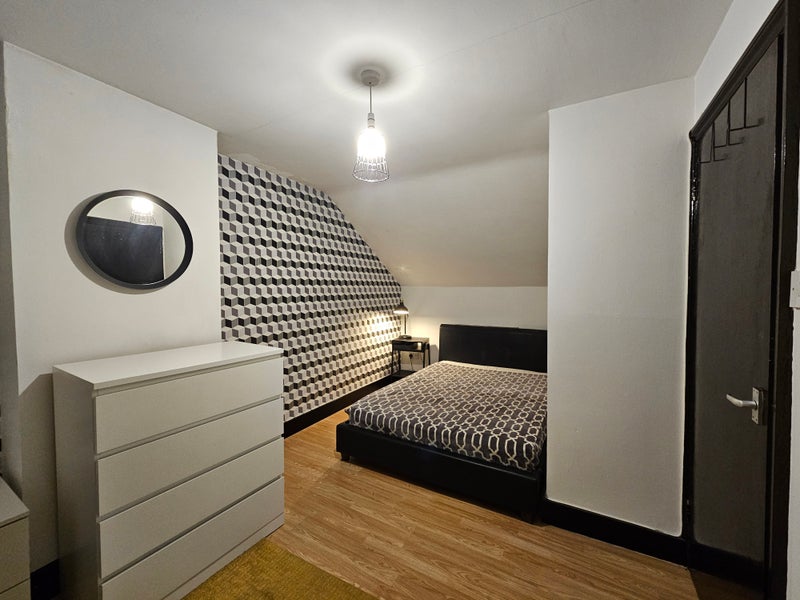 Photo 1: Bedroom