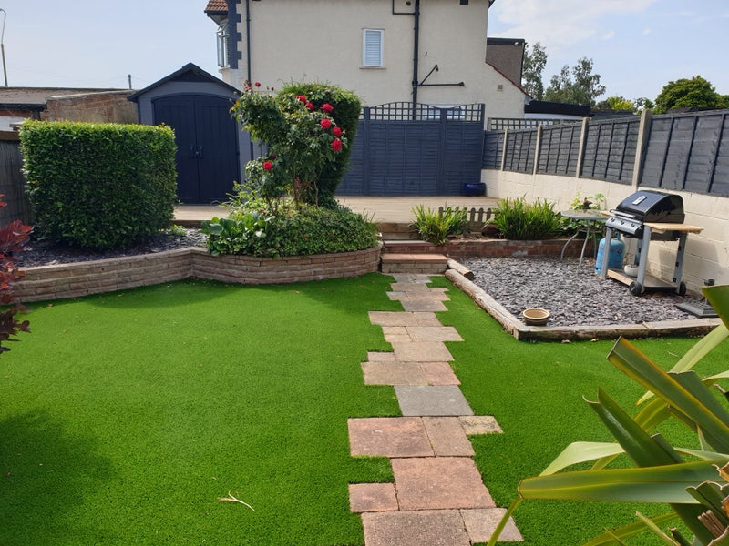 Photo 1: South facing garden 