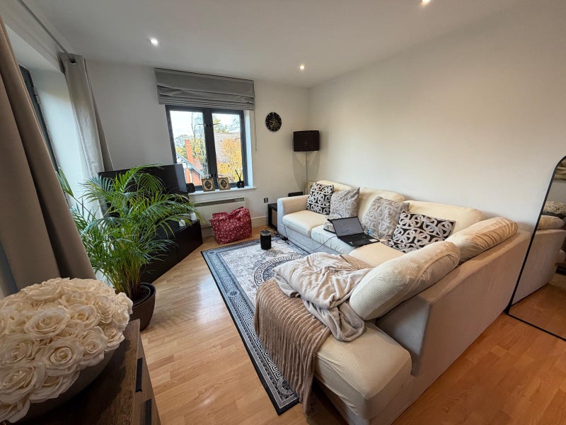 Photo 1: Open plan lounge (part furnished) 