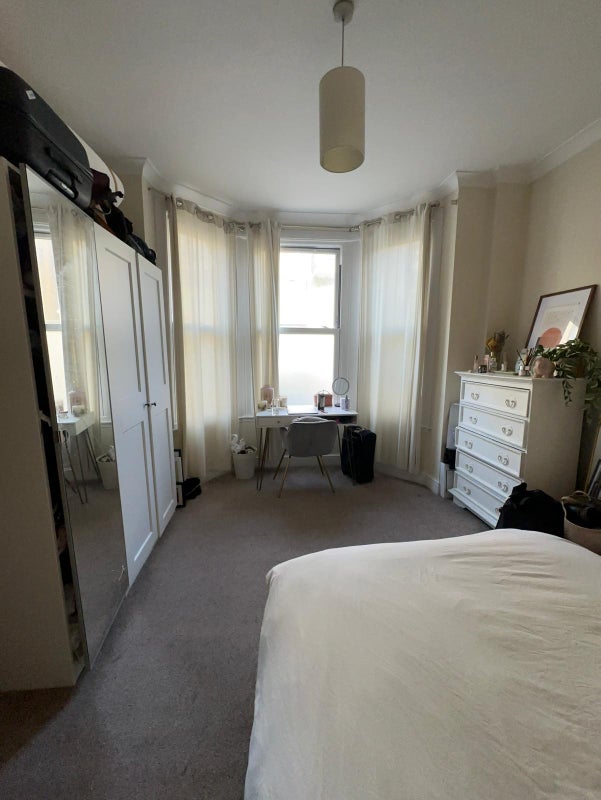 Photo 1: Bedroom 1