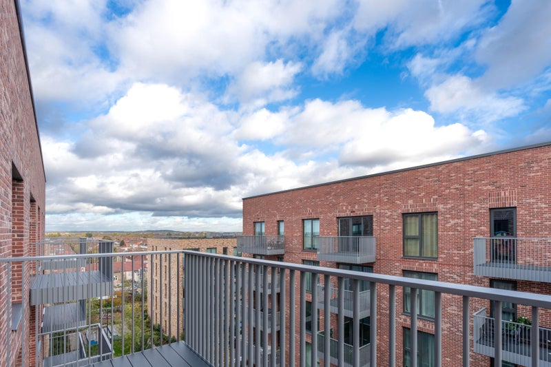 Photo 1: spacious balcony