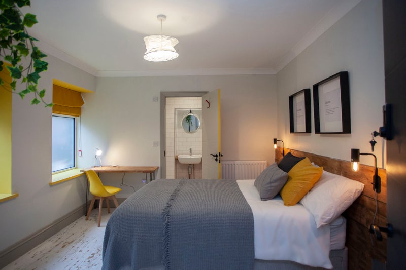 Photo 1: Room 3