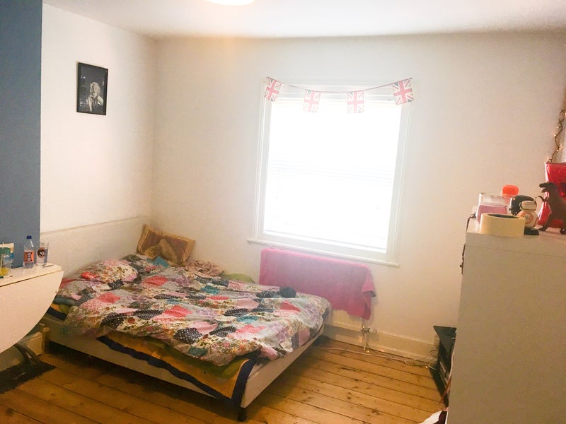 Photo 1: bedroom view1