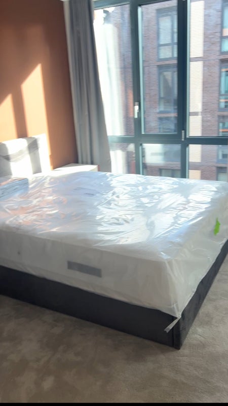 Photo 1: Bedroom