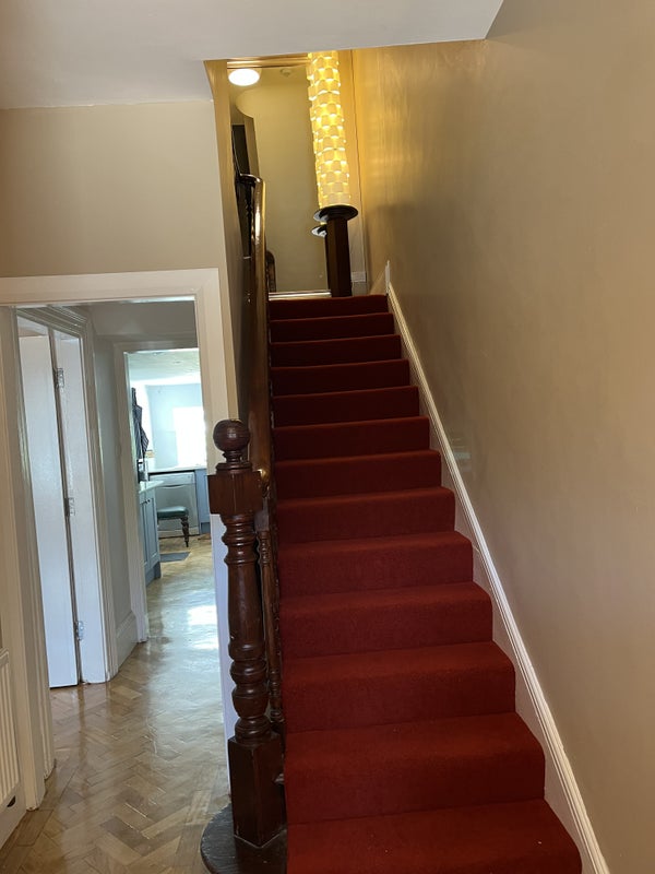 Photo 1: Entrance hall