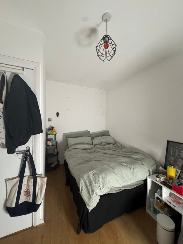 Photo 1: Bedroom (1)