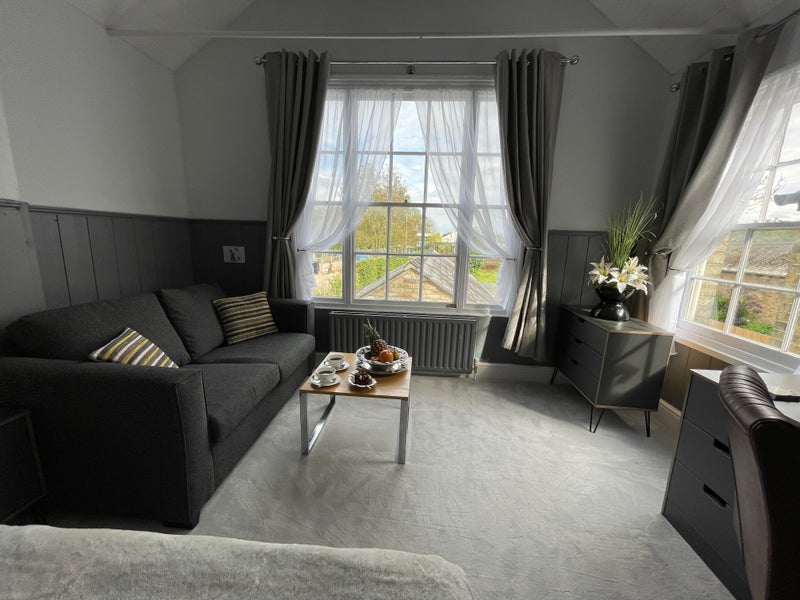 Photo 1: Apartment 3