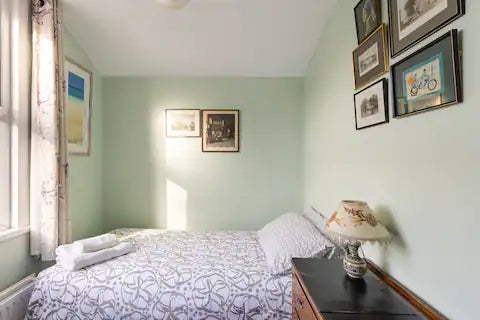 Photo 1: Single room