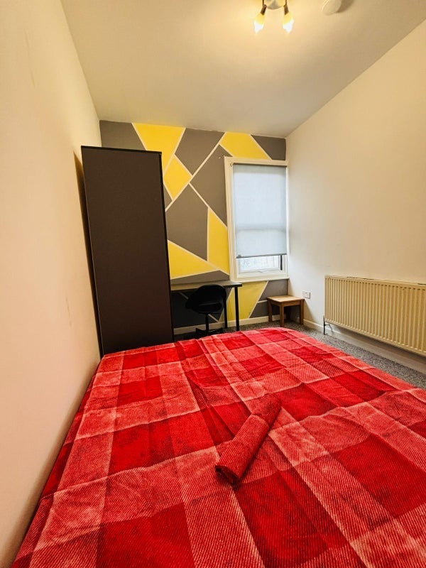 2 Rooms in Southfields - Move with Friends