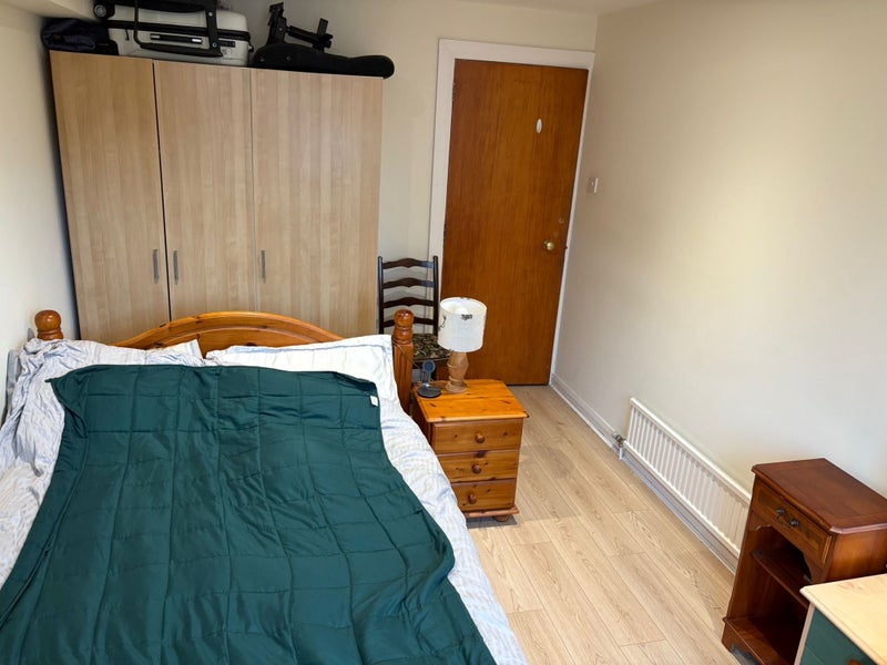 Photo 1: Double bedroom