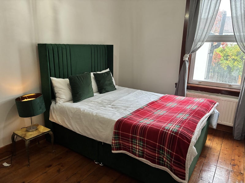 Photo 1: Garden facing room - £650