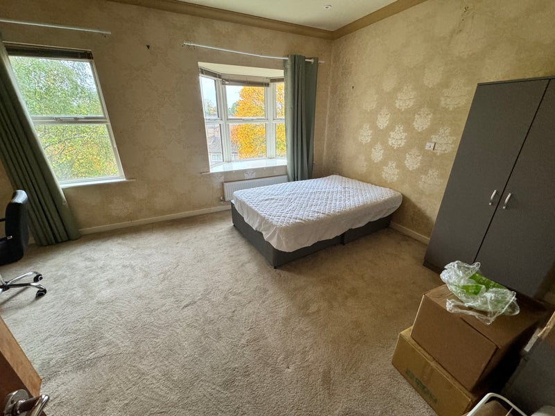 Photo 1: room 1，really huge one and enjoy ample natural light