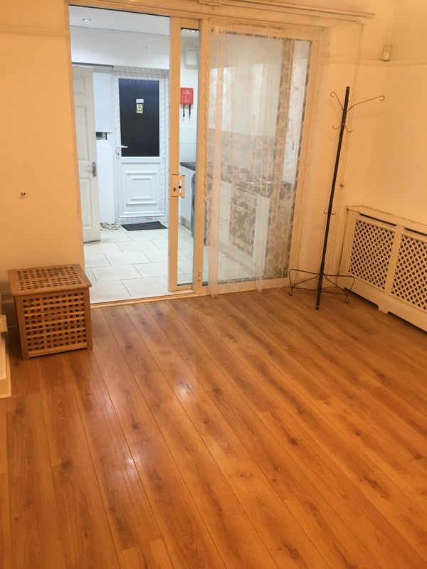 Photo 1: Studio flat