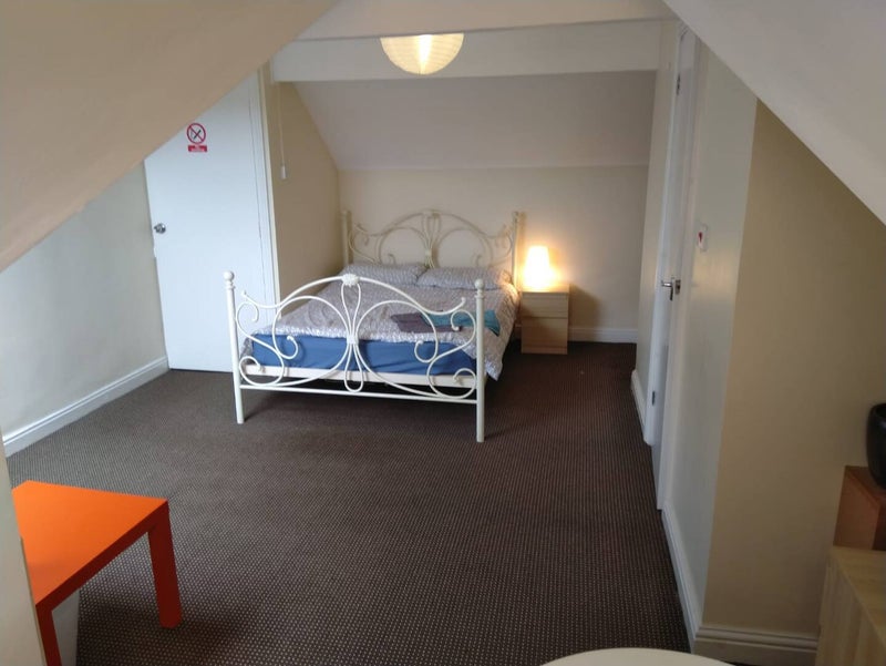 Photo 1: Room 4 top floor free 5th Nov