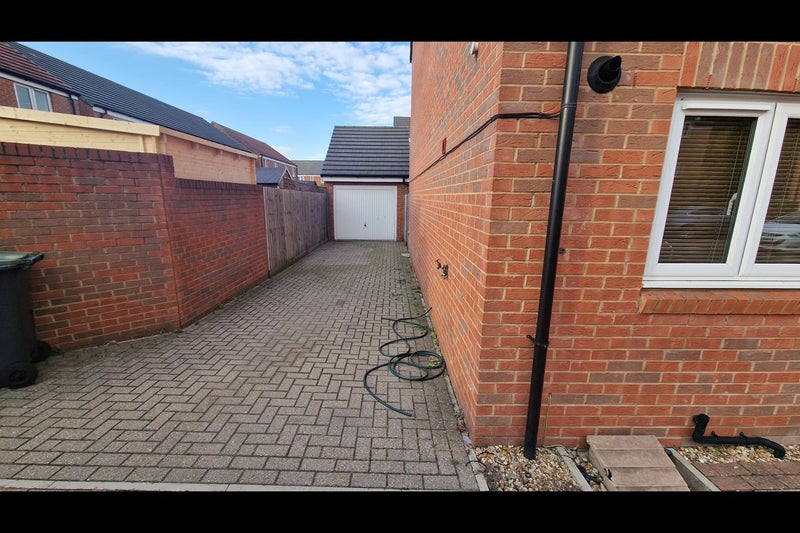 Photo 1: Parking/Garage