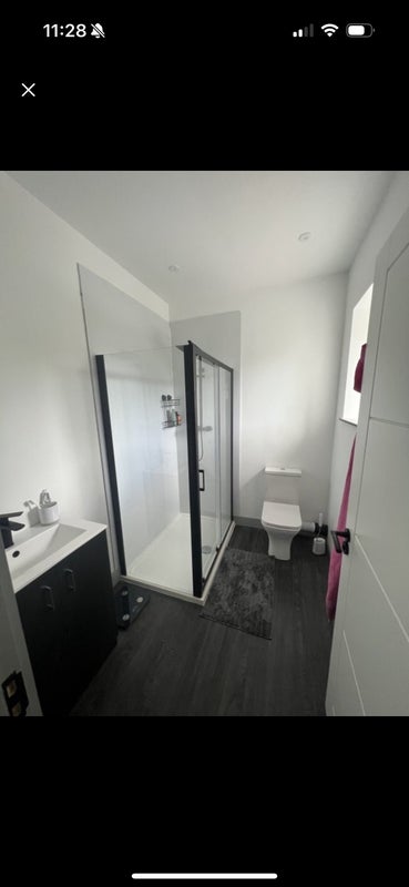 Photo 1: Upstairs bathroom