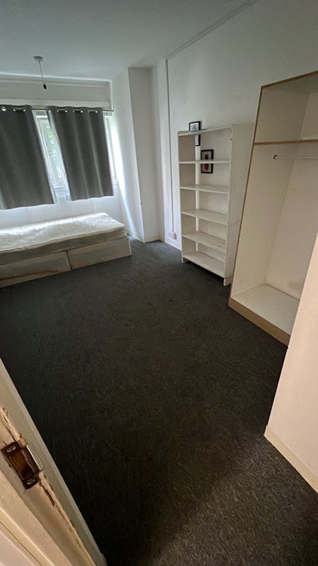 Photo 1: Double bedroom