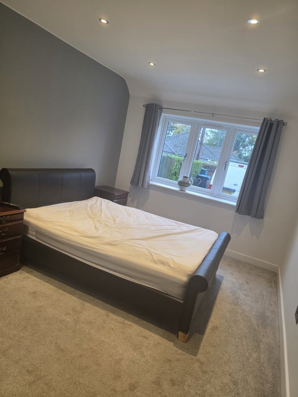 Photo 1: DOUBLE BEDROOM