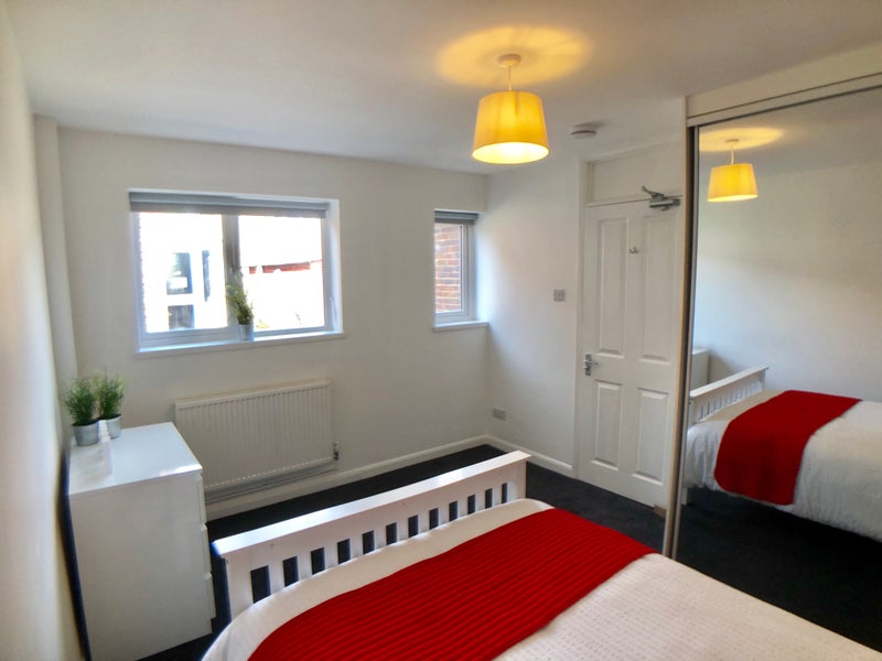 Photo 1: Light and sunny double room 