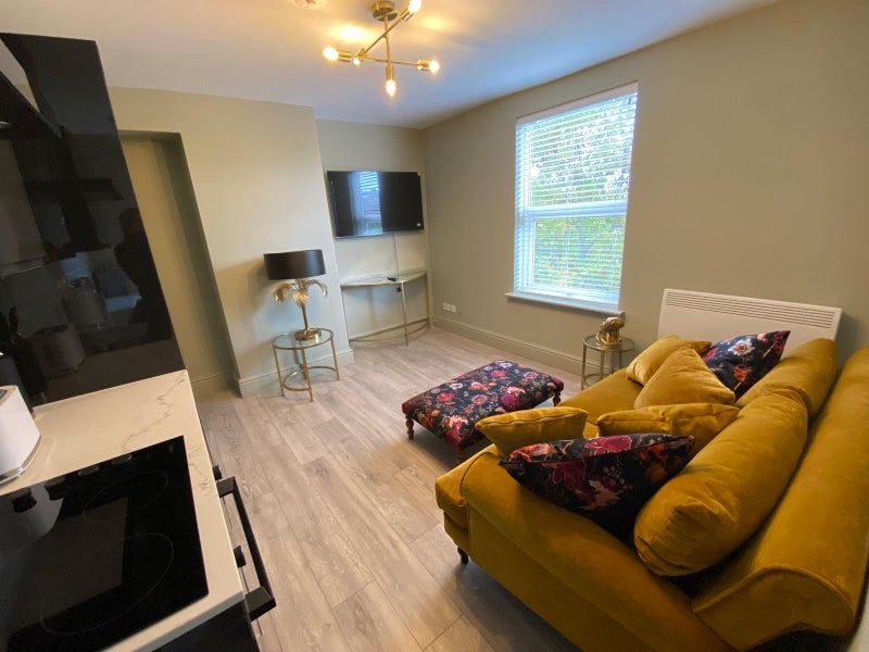 Photo 1: NEW 1‑Bed Flat – Free Broadband – Designated Parking – Moments from Bromsgrove High Street (