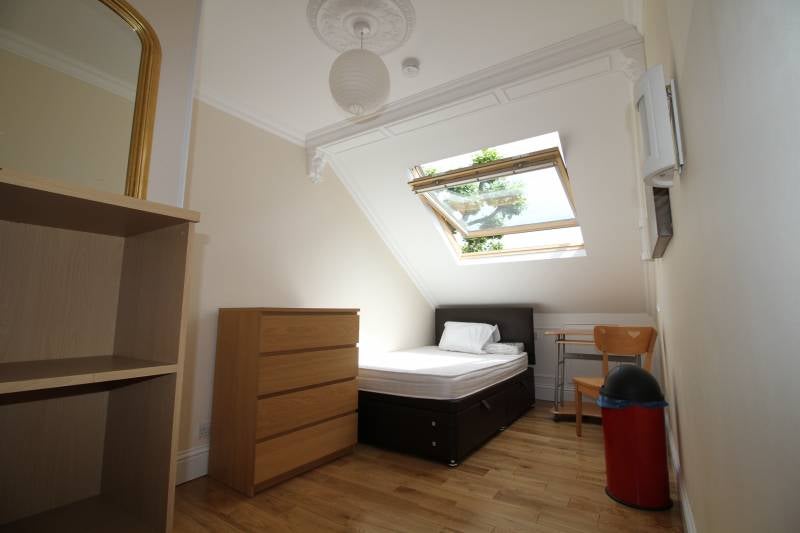 Photo 1: Bedroom