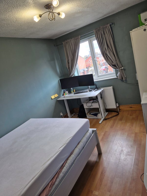 Photo 1: Remote workstation is readily available