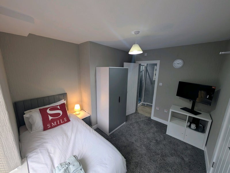 Photo 1: Room 1 - Single En Suite with 32" Smart TV