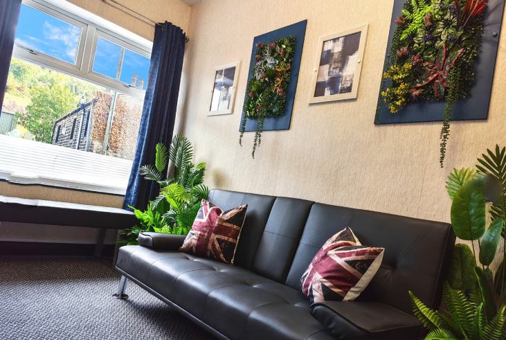 Photo 1: Shared sitting room