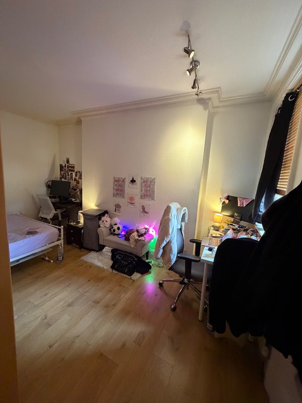 Photo 1: My current room 