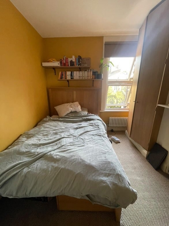 Photo 1: Bedroom
