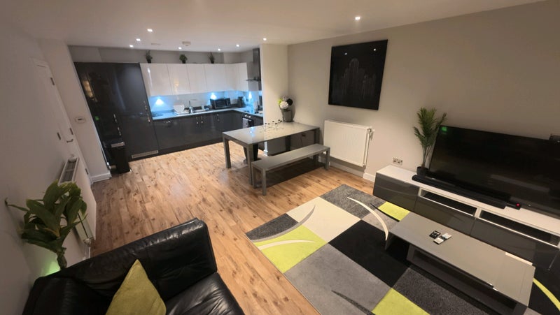 Photo 1: Shared kitchen/open plan living