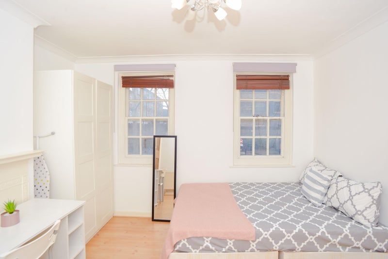 Photo 1: Spacious Room £950pcm 