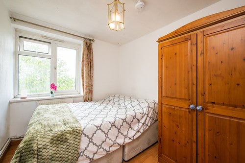 Photo 1: Cosy Room £850pcm 