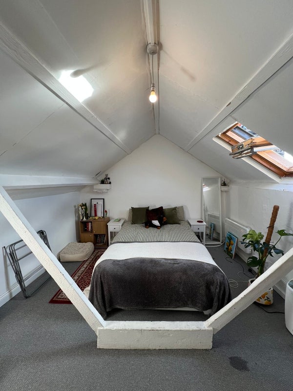 Photo 1: Bedroom, image 1