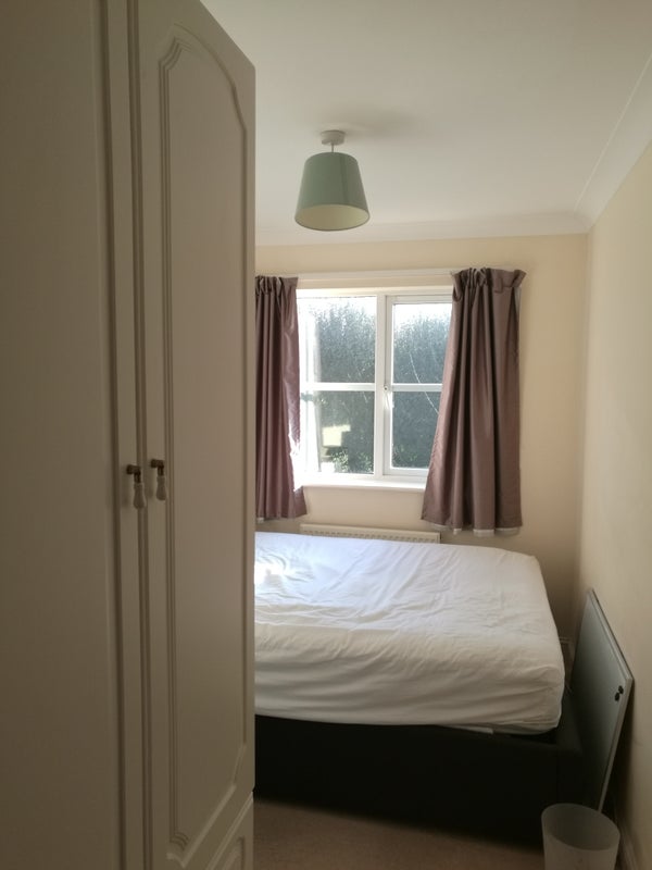 Photo 1: Single bedroom