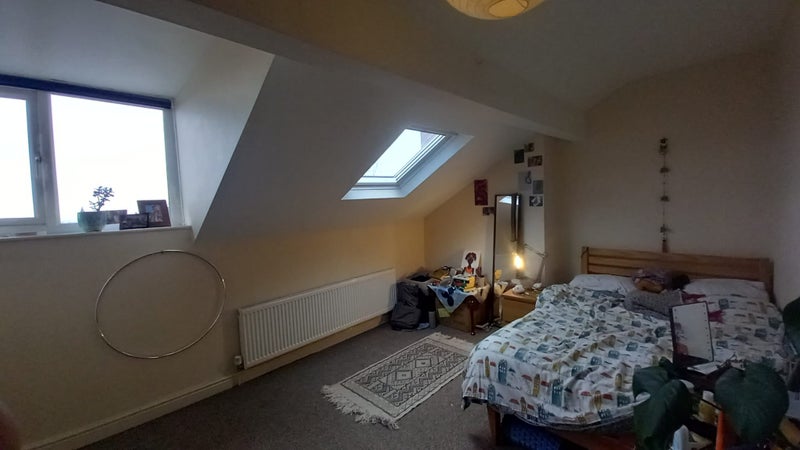 Photo 1: Room 4 free 1st Dec 