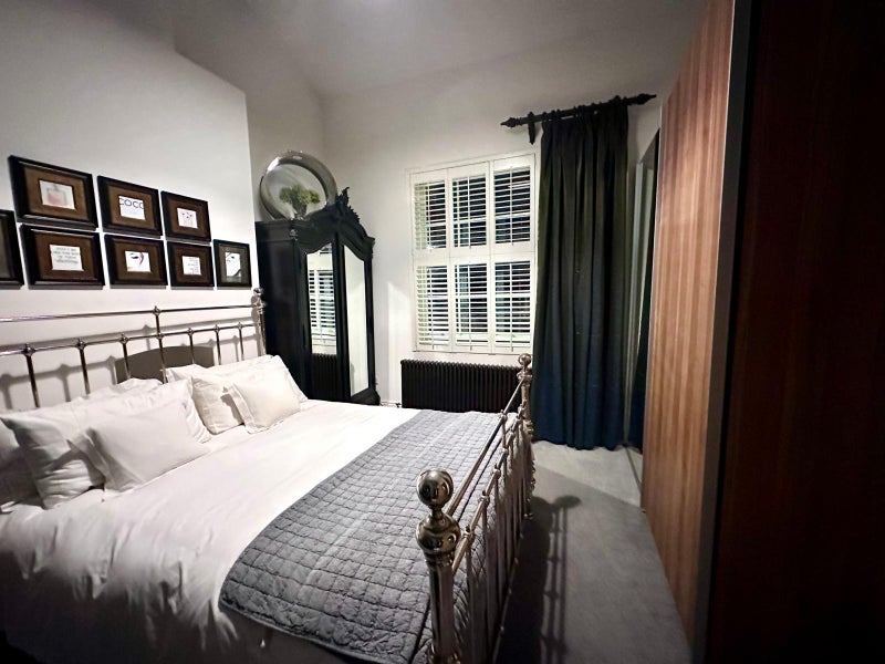 Photo 1: Bedroom 2 - NO En-suite