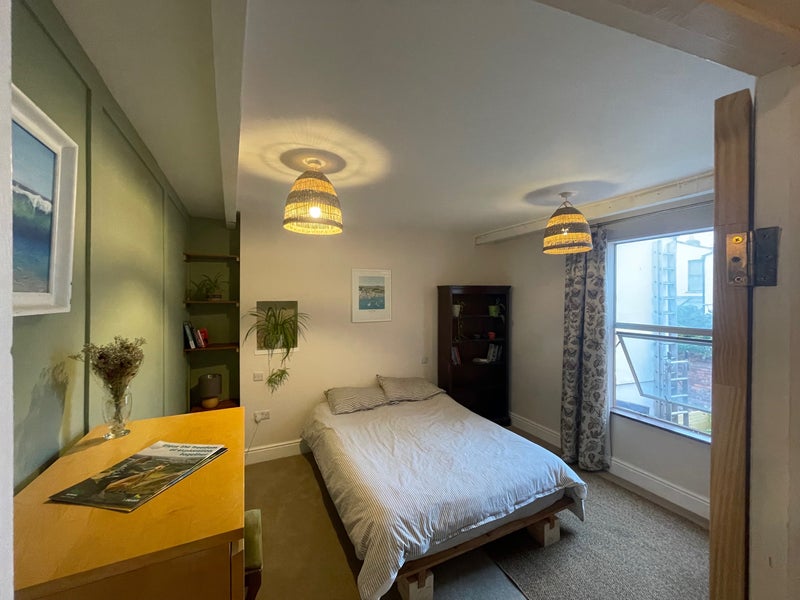 Photo 1: The bedroom (upstairs)