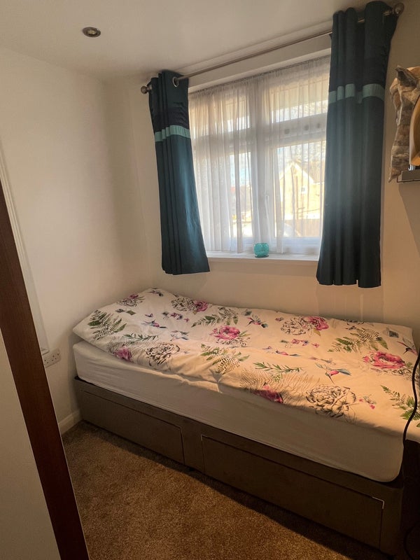 Photo 1: Single room