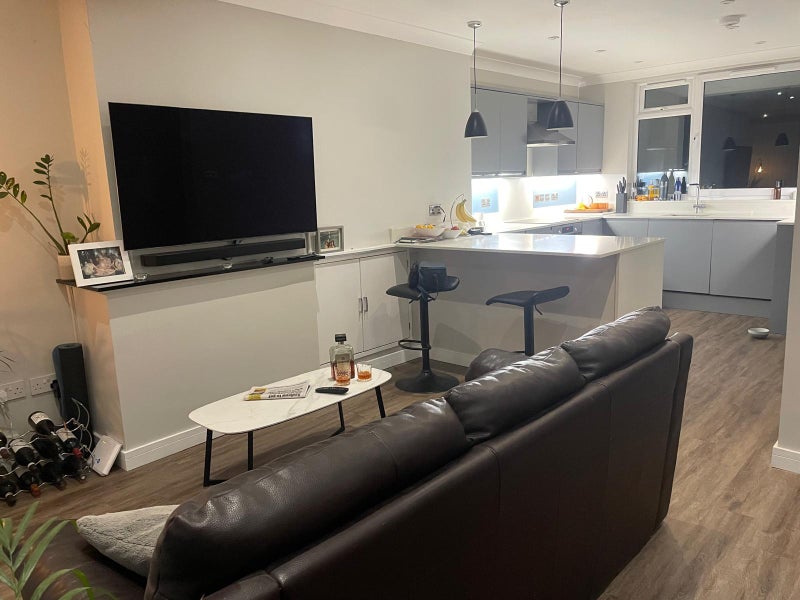 Photo 1: Open plan kitchen/ living room