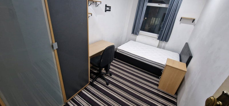 Photo 1: Room6 - AVAILABLE £400