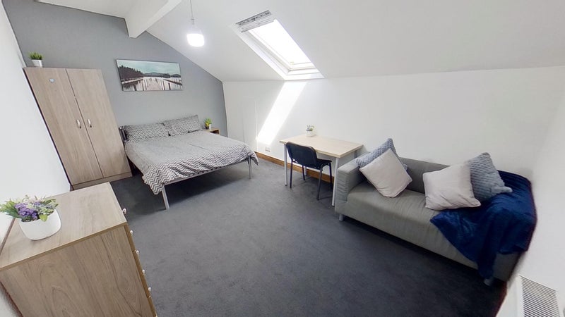 Photo 1: Large Double Couples Room